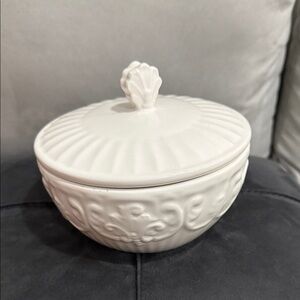 RARE American Atelier Baroque 6" RoundServing Bowl with Lid 5599 Ironstone White